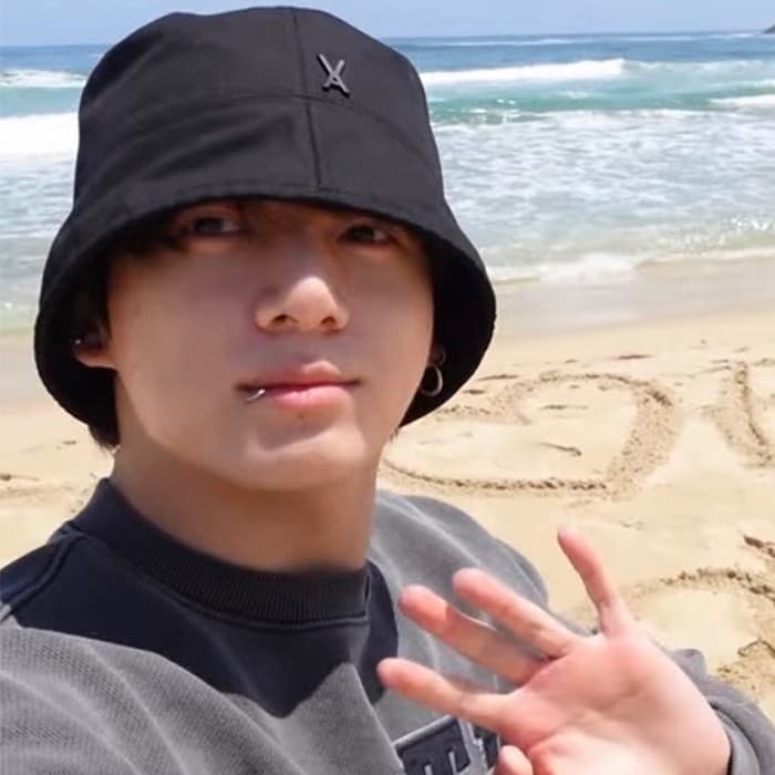 Jung Kook Mii gallery photo 3
